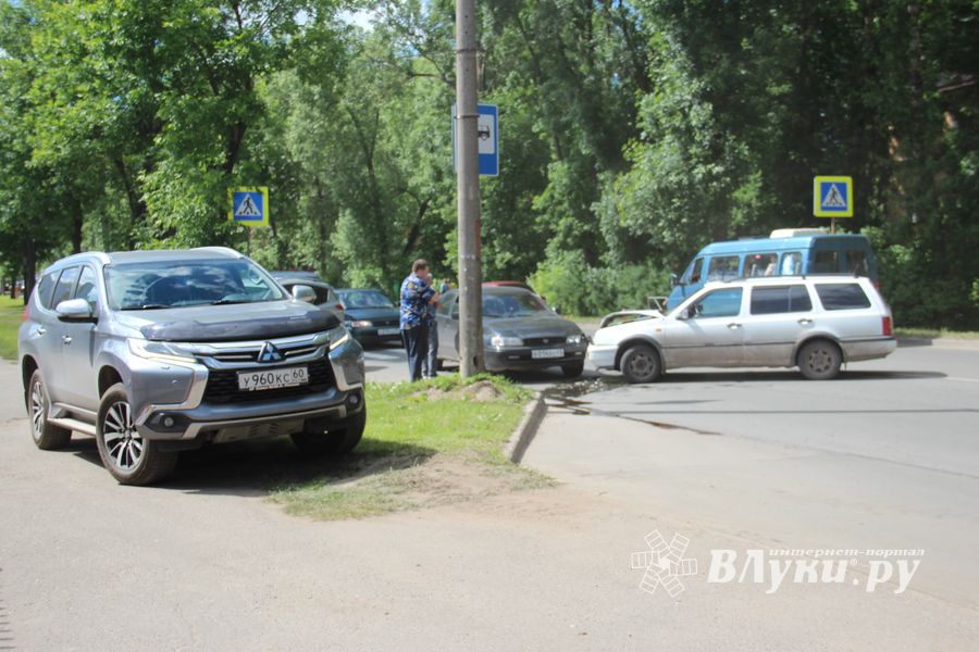 ДТП на Гагарина — частично перекрыты обе полосы (ФОТО)