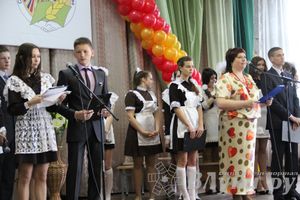 «Последний звонок» в школах Великих Лук