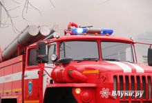В Великих Луках случился пожар в здании на пр-те Октябрьском