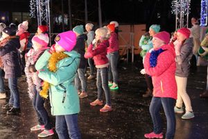 В Великих Луках зажгли Ёлку (ФОТО)