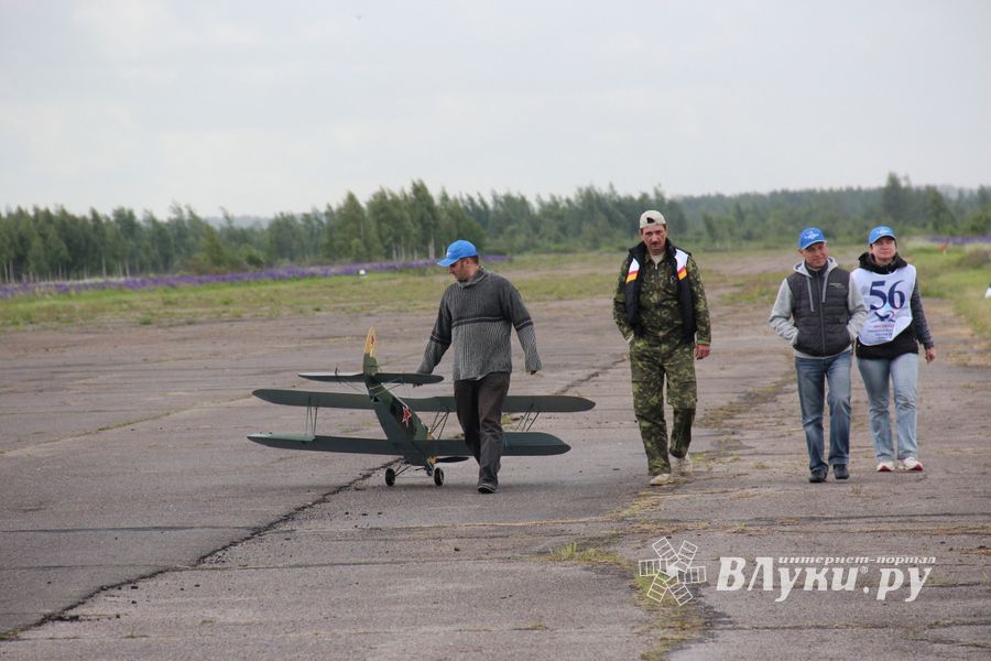 В Великих Луках проходит 7-й Фестиваль авиамодельного спорта (ФОТО)