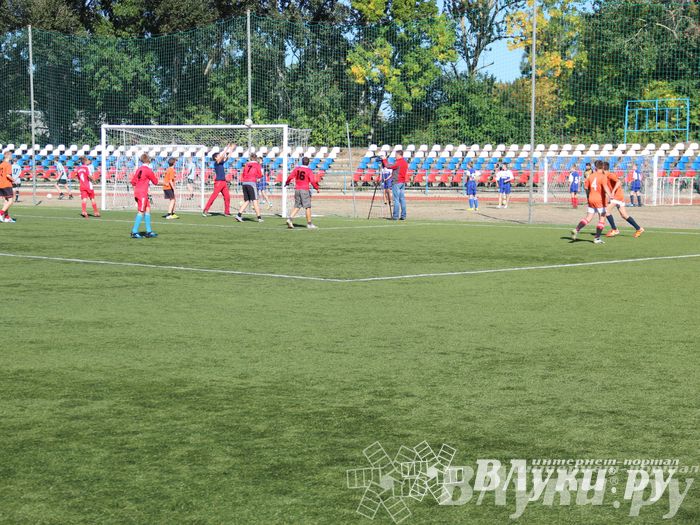 В Великих Луках стартовал открытый турнир по футболу