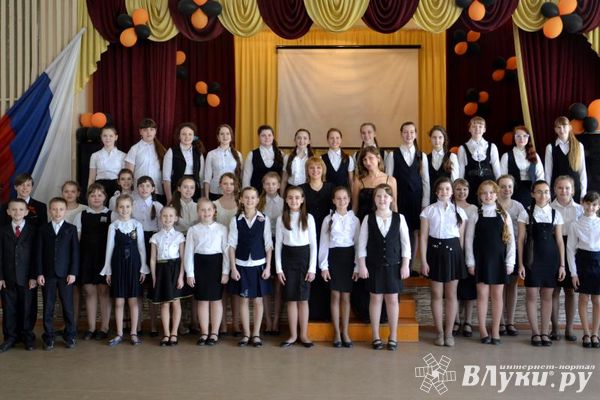 В Великих Луках продолжается реализация концертного проекта «Пойте с нами» (фото)