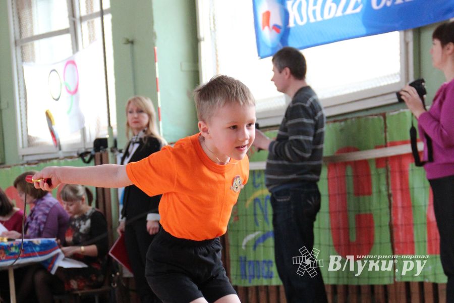 В Великих Луках стартовали спортивные соревнования среди дошколят «Юные олимпионики»