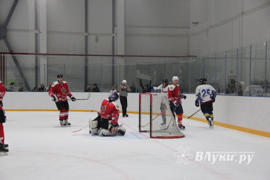 Две победы у великолукских хоккейных команд (ФОТО)