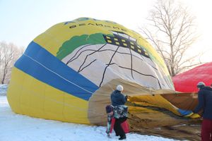 Над Великими Луками взлетели «Яблоки на снегу» (фото)