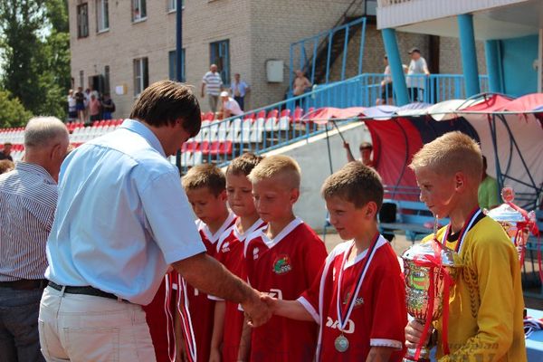 Юные футболисты из Калининграда стали победителями турнира «Локобол» в Великих Луках (фото)