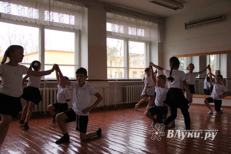 Поздравляем тех, кто сеет доброе и вечное, с профессиональным праздником