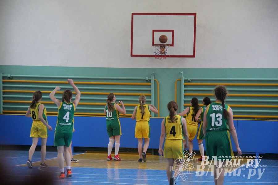 Великолучанки заняли первое место в дивизиональной игре «КЭС-Баскет» (фото)