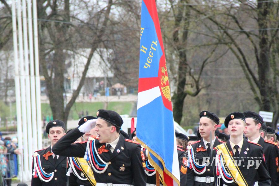 В Великих Луках прошел Парад Победы (ФОТО)