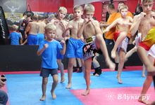 Девятиикратный чемпион мира по кикбоксингу Вячеслав Тисленко в Великих Луках (ФОТО + ВИДЕО)