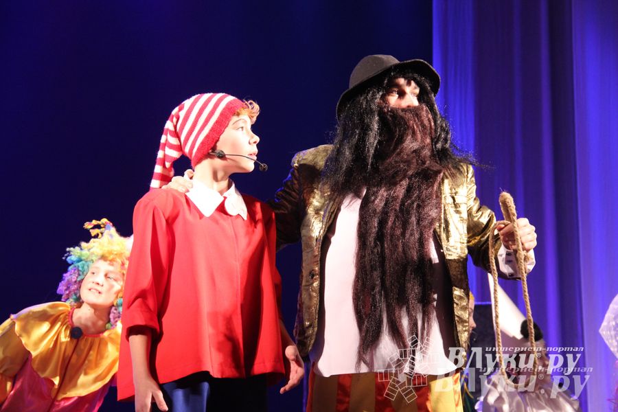 В городском ДК им. Ленина состоялась премьера музыкальной сказки «Буратино»