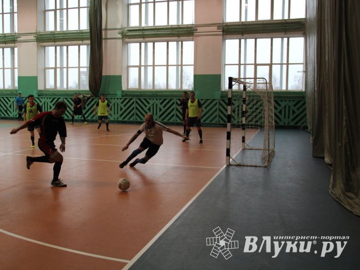 В Великих Луках продолжается первенство города по мини-футболу (фто)