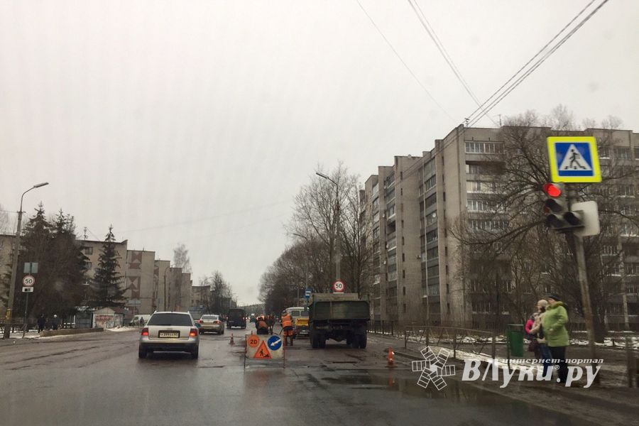 ФОТОФАКТ: Ямочный ремонт в Великих Луках