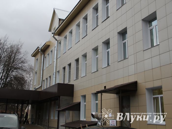 Андрей Турчак велел наладить работу томографа и улучшить вентиляцию в палатах Великолукской межрайонной больницы