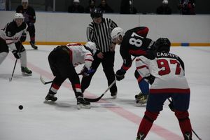 Два зоккейных матча прошли в Великих Луках в рамках Чемпионата города (ФОТО)