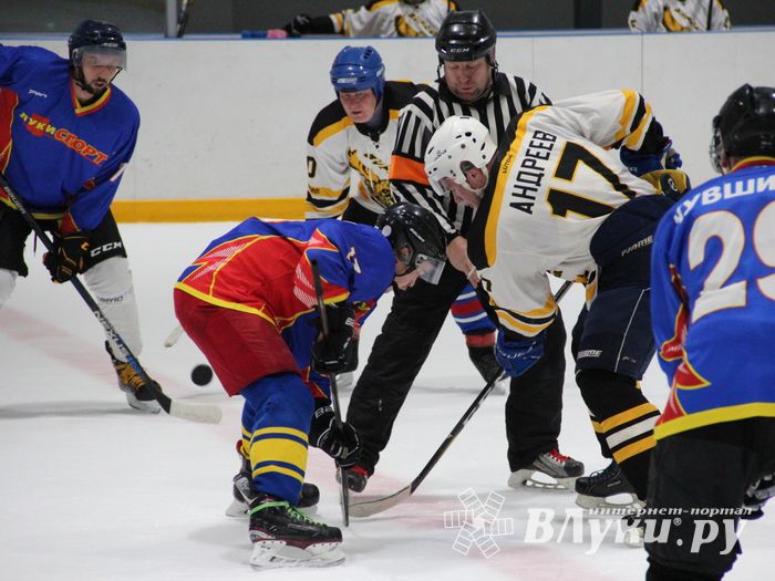 Великолукские хоккеисты одержали победу на домашнем льду (ФОТО)