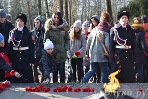 День защитника отечества в Великих Луках отметили памятным митингом и салютом