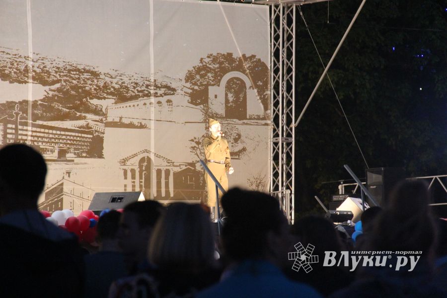 Праздничный салют в честь Дня Победы был дан в Великих Луках (ФОТО)