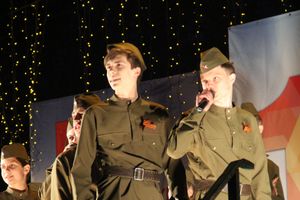 ​Праздничным концертом и салютом завершились празднования Дня Победы в Великих Луках (фото)