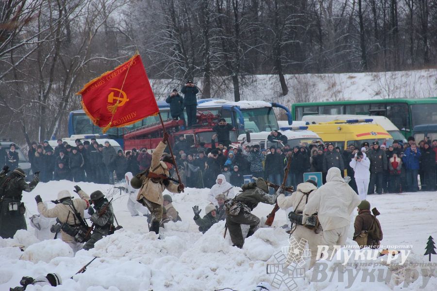Реконструкция битвы за освобождение Великих Лук