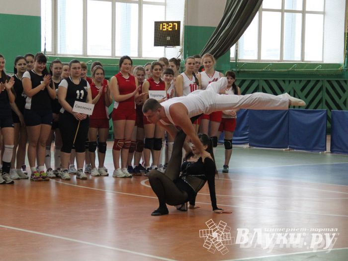 В Великих Луках прошли международные соревнования по волейболу (фото)