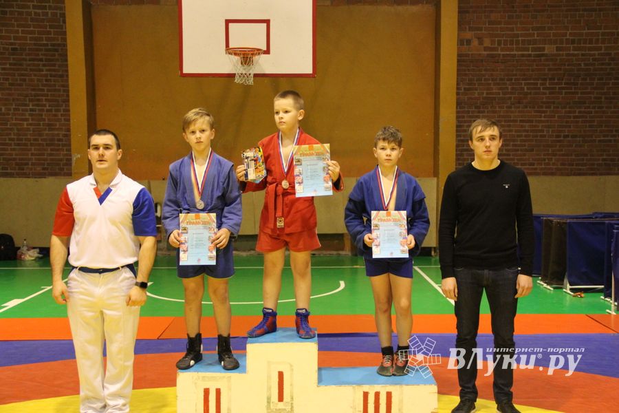 Великолукские самбисты завоевали 11 золотых наград (ФОТО)