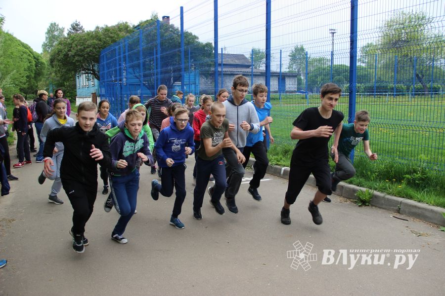 Великолукские школьники сдают ГТО (ФОТО)