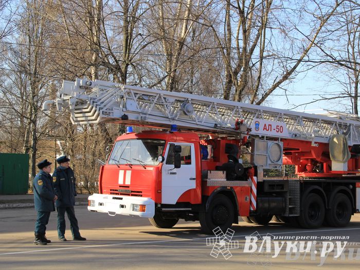 В центре Великих Лук спасатели продемонстрировали свою технику (ФОТО)