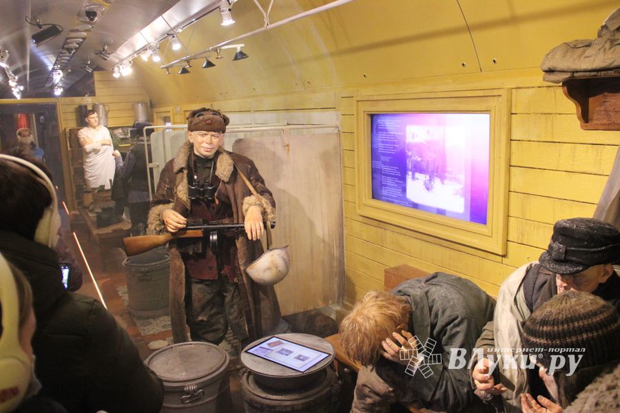 Великолучане знакомятся с «Поездом Победы» (ФОТО)