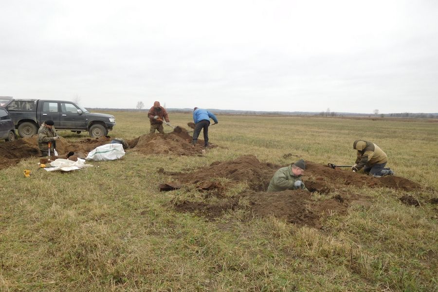 Поисковики подняли 15 солдат РККА в Локнянском районе (ФОТО)
