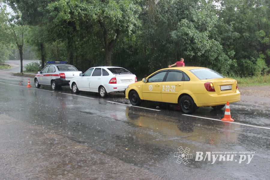 В ДТП на Новоселенинской столкнулись три автомобиля (ФОТО)