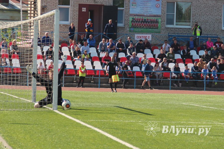 Великолучане проиграли последний домашний матч дебютного сезона (ФОТО)