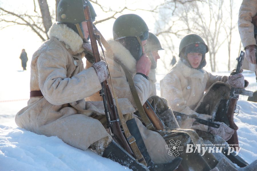 В Великих Луках реконструировали подвиг Александра Матросова (12+)(ФОТО)
