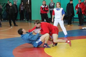 В Великих Луках - время жарких схваток