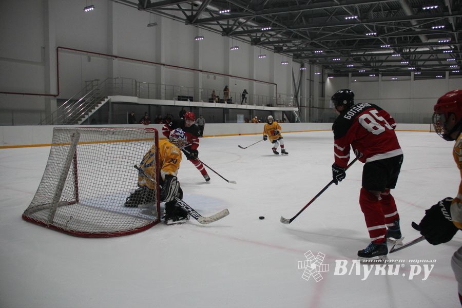 Хоккейные матчи чемпионатов города Великие Луки и Псковской области по хоккею прошли в СОК «Айсберг» (ФОТО)