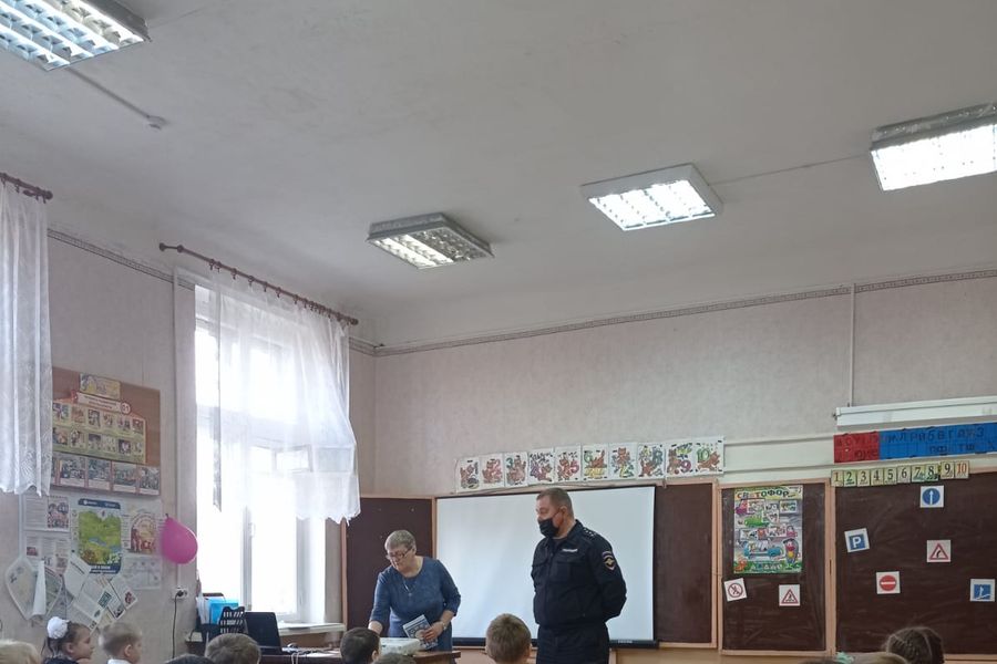 Учеников начальных классов Лычёвской школы посвятили в пешеходы (ФОТО)