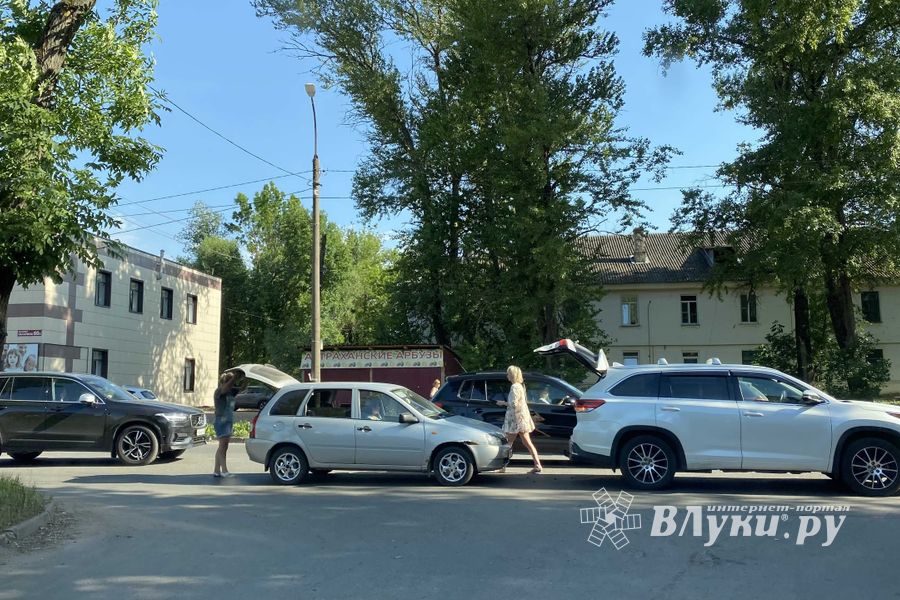 Из-за ДТП на проспекте Гагарина затруднено движение (ФОТО)