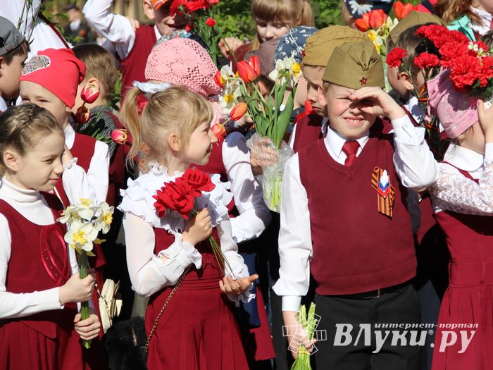 Юные великолучане почтили память бойцов Великой войны (ФОТО)