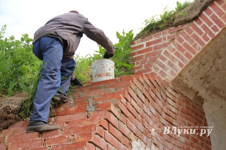 В Великолукской Крепости наводят порядок (ФОТО)