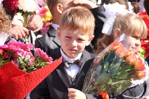 Самую многочисленную школу Великих Лук пополнили 116 первоклассников (ФОТО)