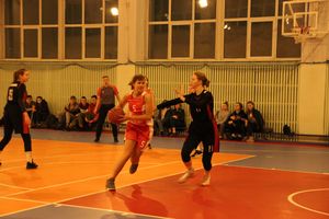 Великолукские баскетболистки борются за Кубок города (ФОТО)