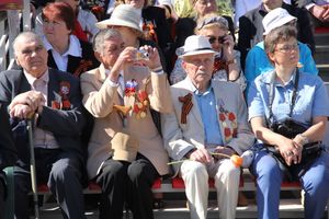 Парад в честь Дня Победы прошел в Великих Луках (ФОТО)