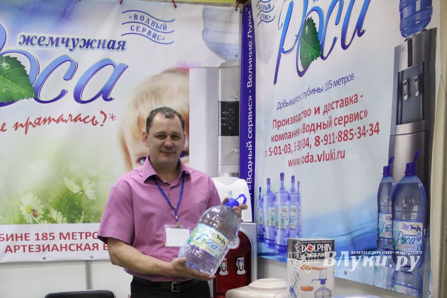 Универсальная выставка проходит в Великих Луках (фото)