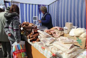 Универсальная торговая ярмарка «Весна-2015» прошла в Великих Луках (фото)