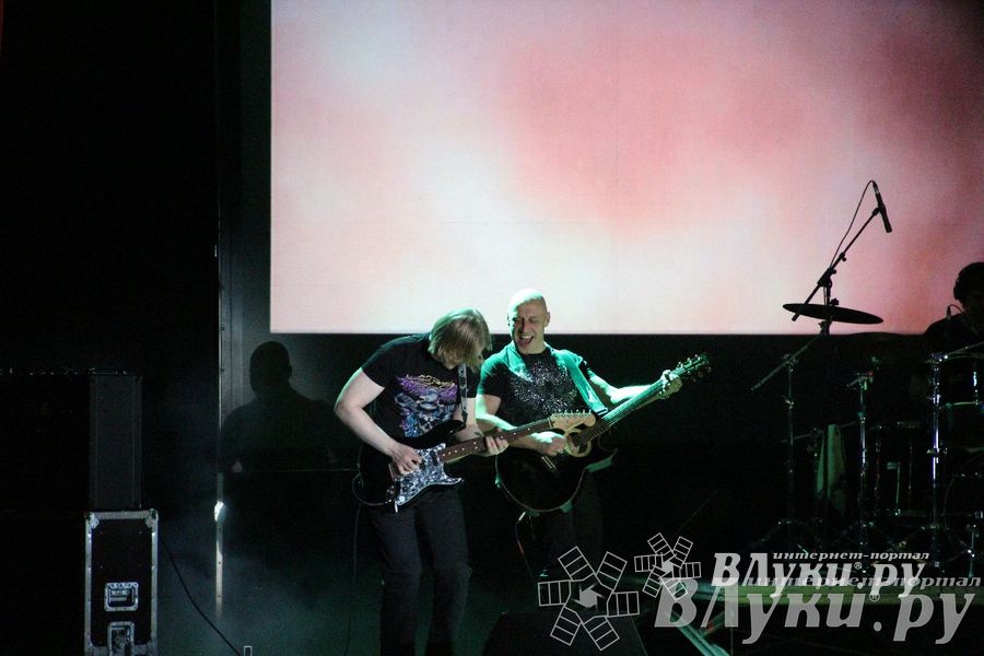 В Великих Луках состоялся концерт Дениса Майданова