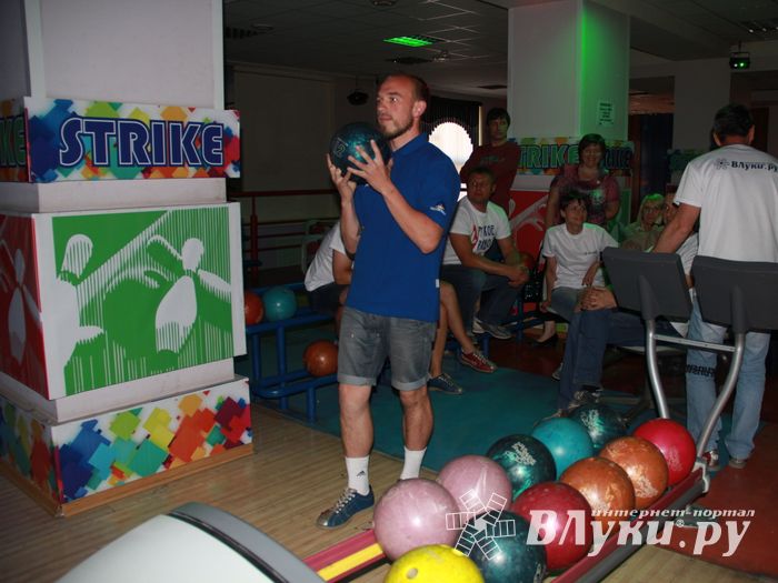 В Великих Луках прошел турнир по боулингу среди СМИ (фото)