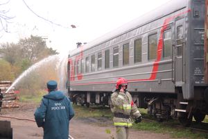 В Великих Луках тушили поезд (ФОТО)