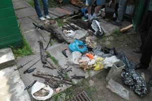 В Невеле у местного жителя полицейские изъяли пулемет, пистолет и другие боеприпасы 