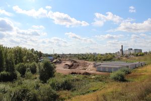  На месте строительства путепровода ведутся работы (фото)